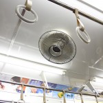 Uns begrüßte eine ältere Bahn, aber mit Klimaanlage und Ventilator