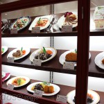 Im Schaufenster dine Beispiele für die Speisen, die am Ende auch genauso auf dem Teller aussehen Ö_Ö