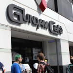 Anstehen für das Gundam Café